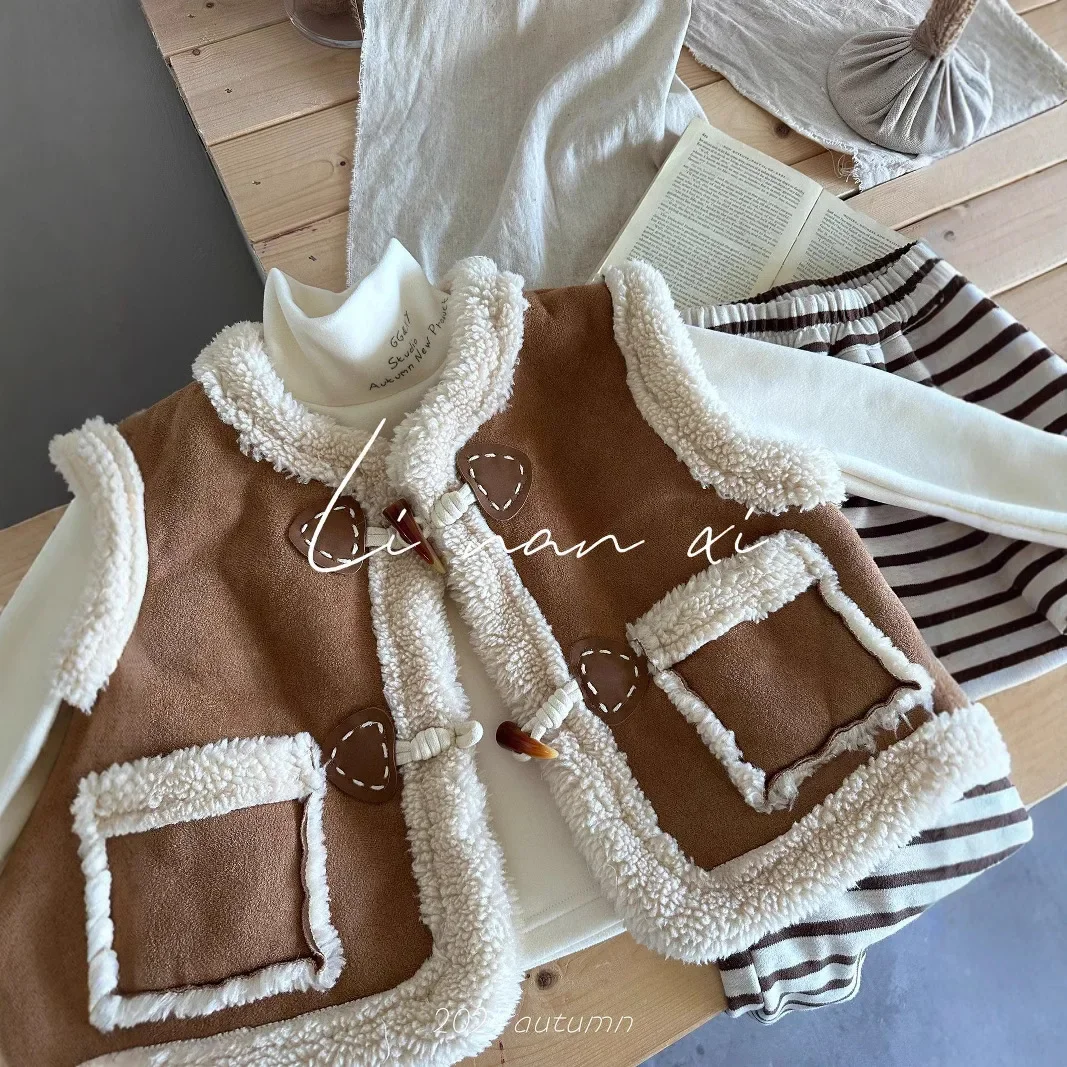 Girls Vests 2024 Autumn and Winter New Childrens Clothes Girls Baby Warm Horn Buckle Suede One Lamb Hair Vest Casual Simple