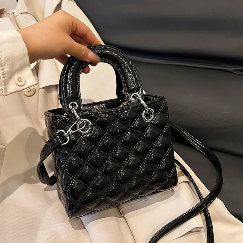 

Elegant Glamorous Evening Bag High-End Dinner Party Red Carpet Gala Exquisite Portable Trendy Sleek Sophisticated Fashionable