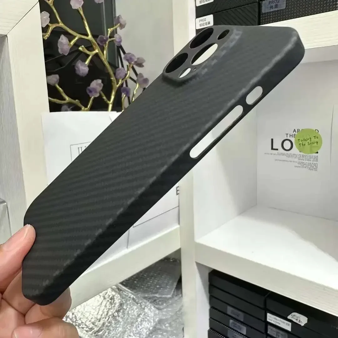 Luksusowe etui z włókna węglowego z obsługą ładowania bezprzewodowego MagSafe do iPhone 16 15 16Pro Max 14 15Plus, ultracienka osłona z włókna aramidowego — zdjęcie produktu 4