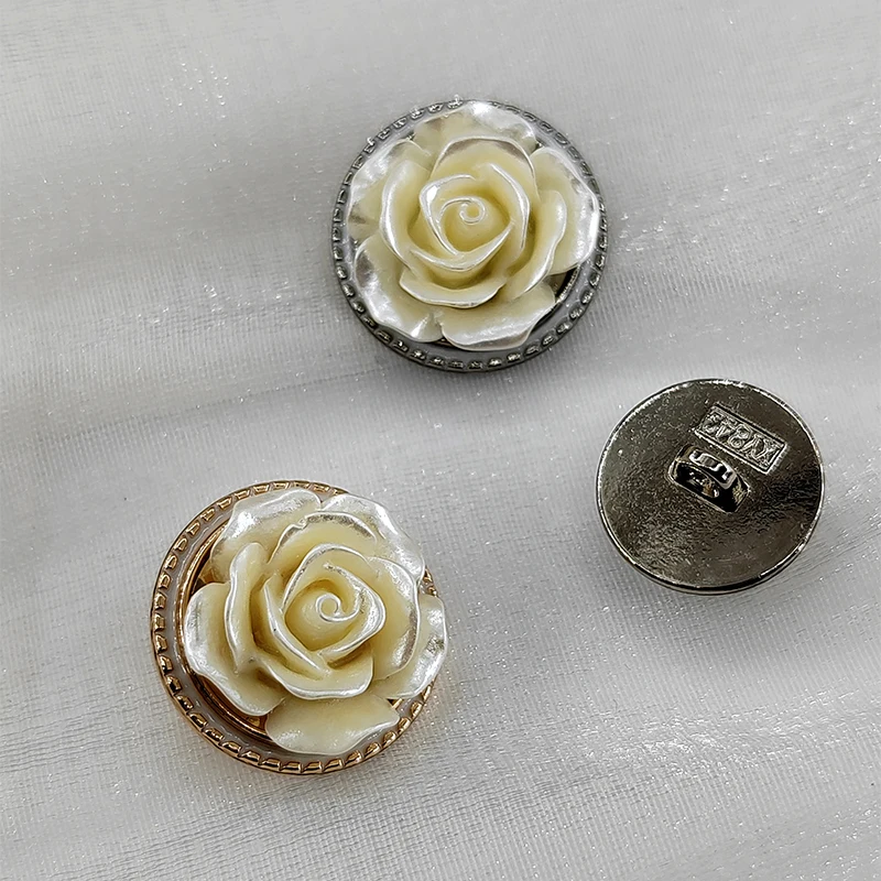 15/20MM Flower Metal Buttons Of Clothing Wholesale Black White 3D Fashion Decor Vintage Shank Button For Women Dress Sewing DIY