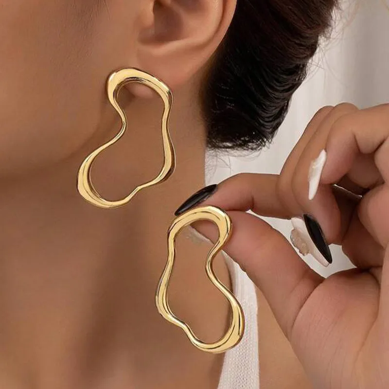 Heart-shaped irregular line stud earrings, fashionable personality, simple and cold style, female trend, daily commuting party stud earrings