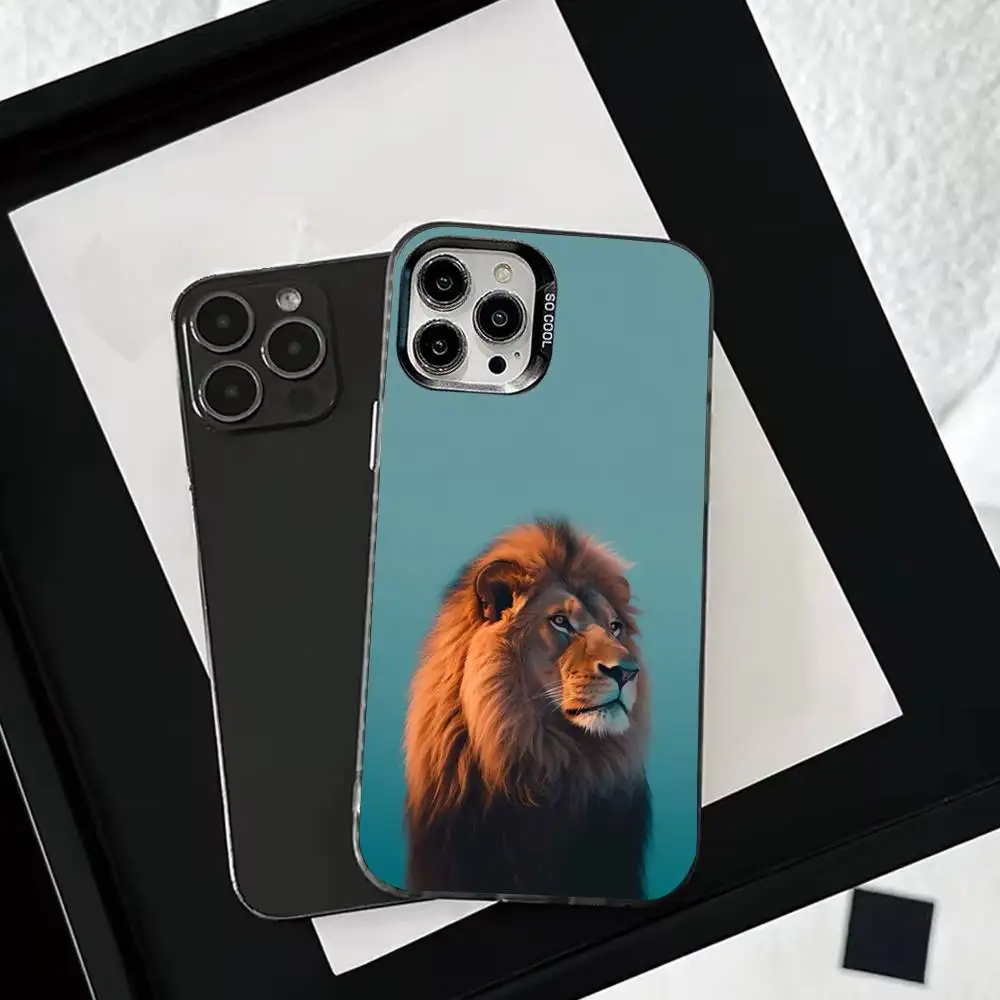 حافظة هاتف على شكل حرف C على شكل حيوان T-Tiger Lion لهاتف iPhone 16,15,14,13,12,11,Mini,Pro,SE,MAX غطاء أبيض غير لامع مقاوم للصدمات