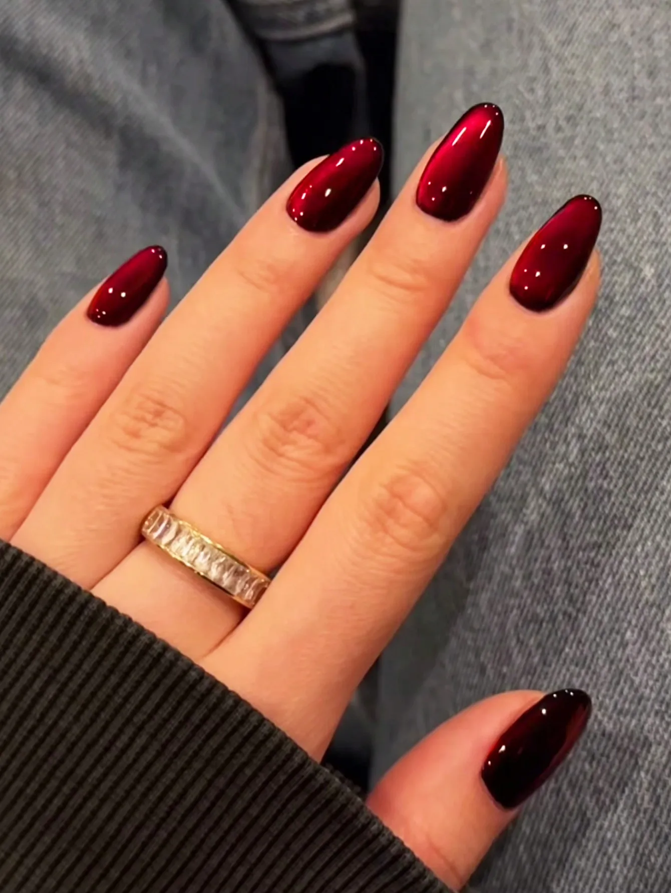 24 peças de prensa de ponta francesa vermelha olho de gato em unhas, decoração de arco de amêndoa média brilhante cobertura completa unhas reutilizáveis