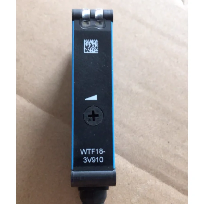 Second hand WTF18-3V910 photoelectric switch test OK in stock for quick delivery