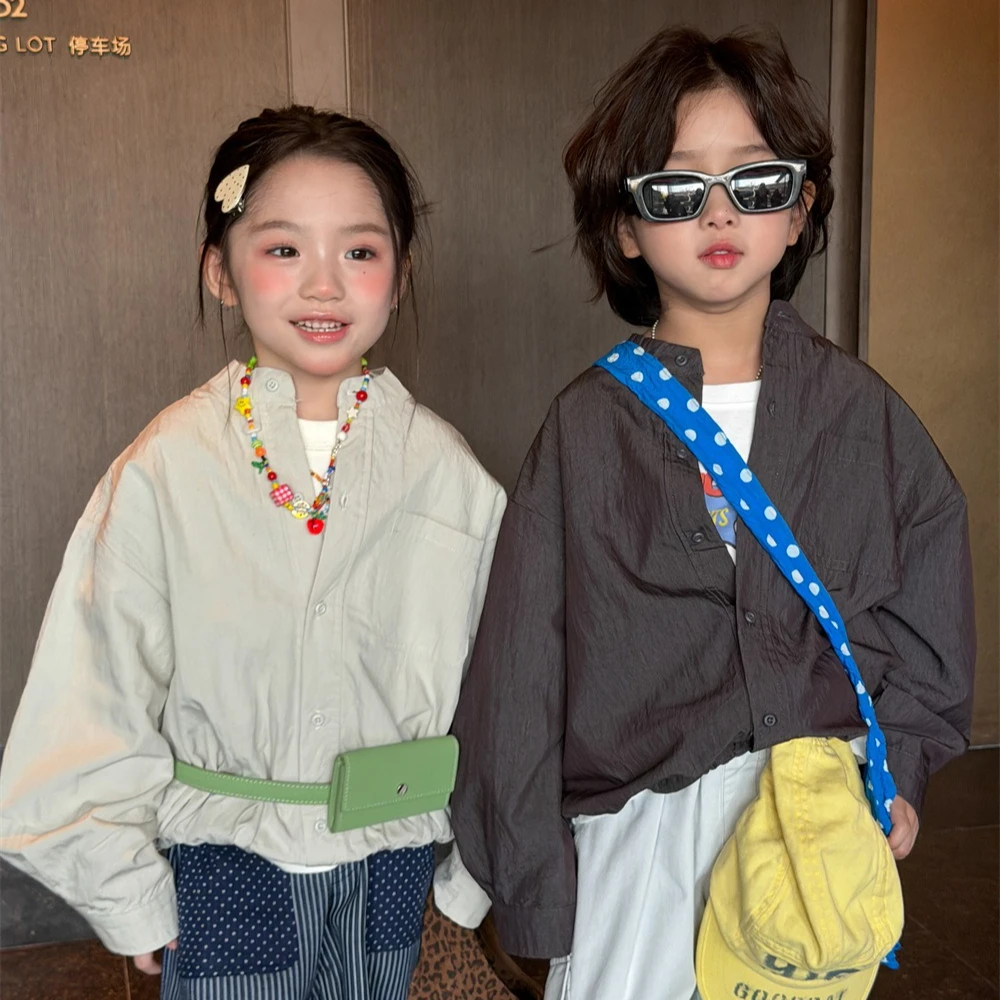 

Рубашка 2026: Новая детская одежда весна-лето в корейском стиле, модная дизайнерская рубашка с коротким воротником для мальчиков и девочек