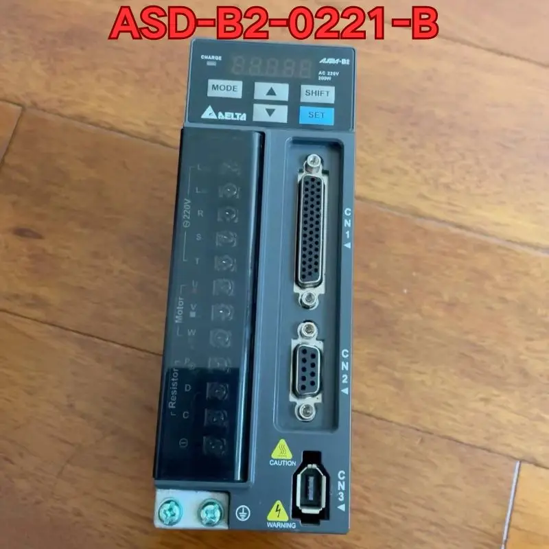 

Second-hand ASD-B2-0221-B servo drive in good working condition