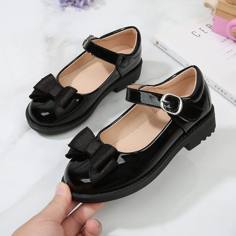 2023 Black Girls School Shoes Non-slip Flats Bow Glossy Children Leather Shoes Non-slip Simple Non-slip Princess Kids Versatile