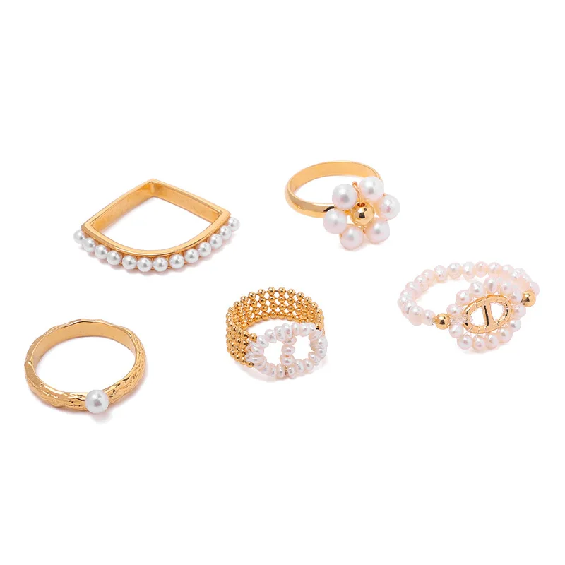 Court style elegant niche pose jewelry ring