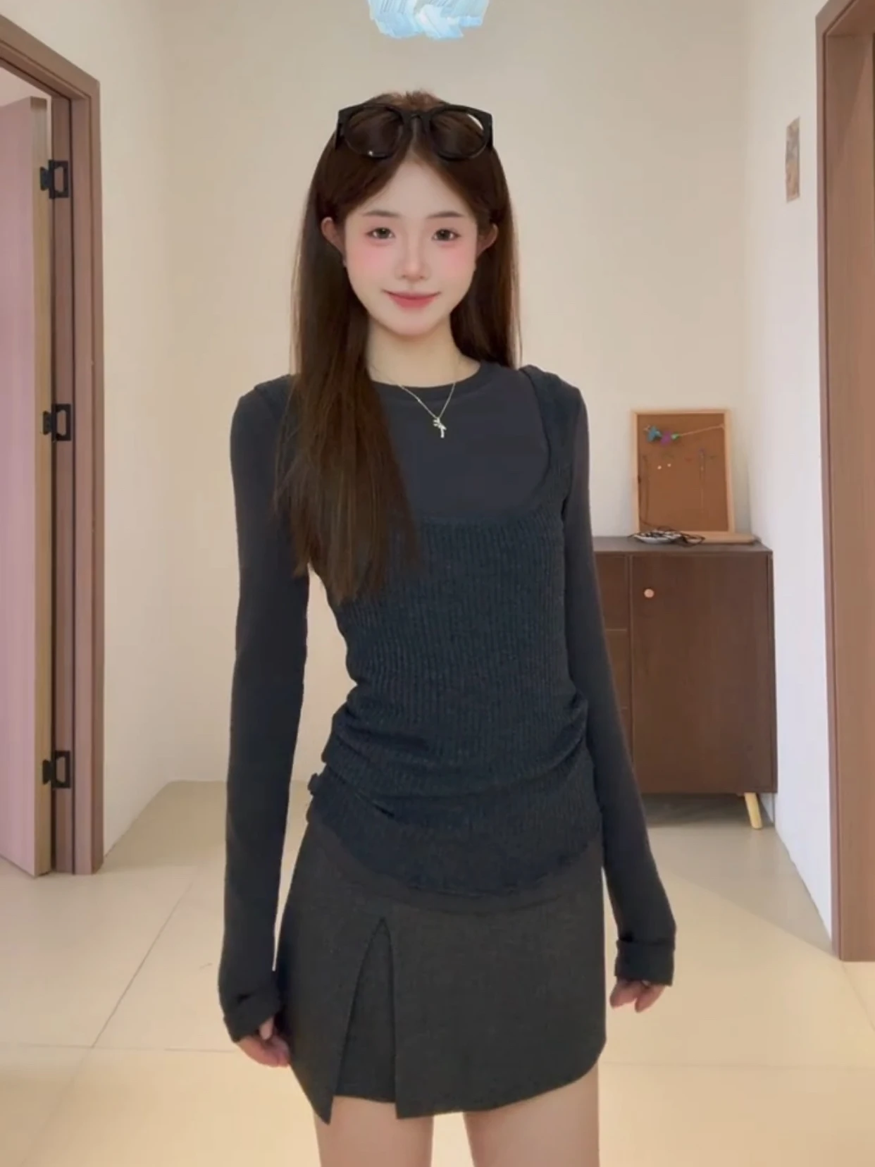 

Sweet And Spicy Girl Deep ey Strap Vest Layered Long Sve T-irt Faion Set Spring Autumn Skirt Tee-Piece Set