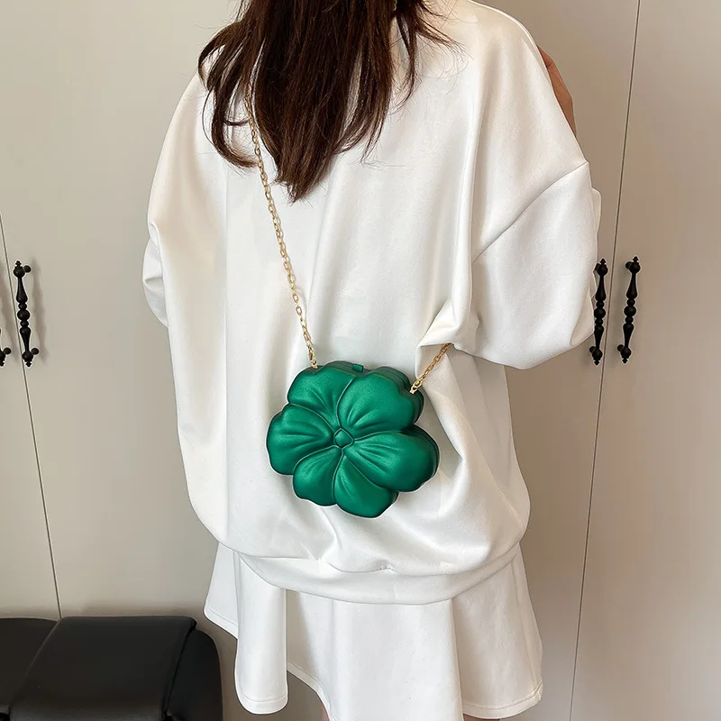 

Mini Flower Acrylic Crossbody Bag for Women Sweet Cool Style Spicy Girl Red Envelope Chain Bag