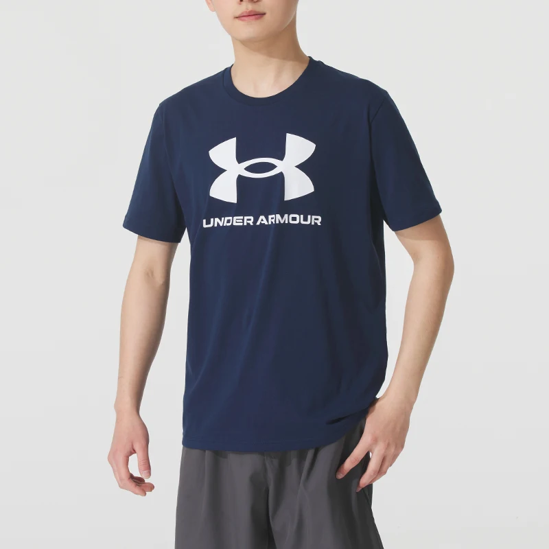 

Мужская футболка Under Armour для занятий спортом и фитнесом, мягкая, удобная и дышащая, с коротким рукавом, артикул 1382911-408