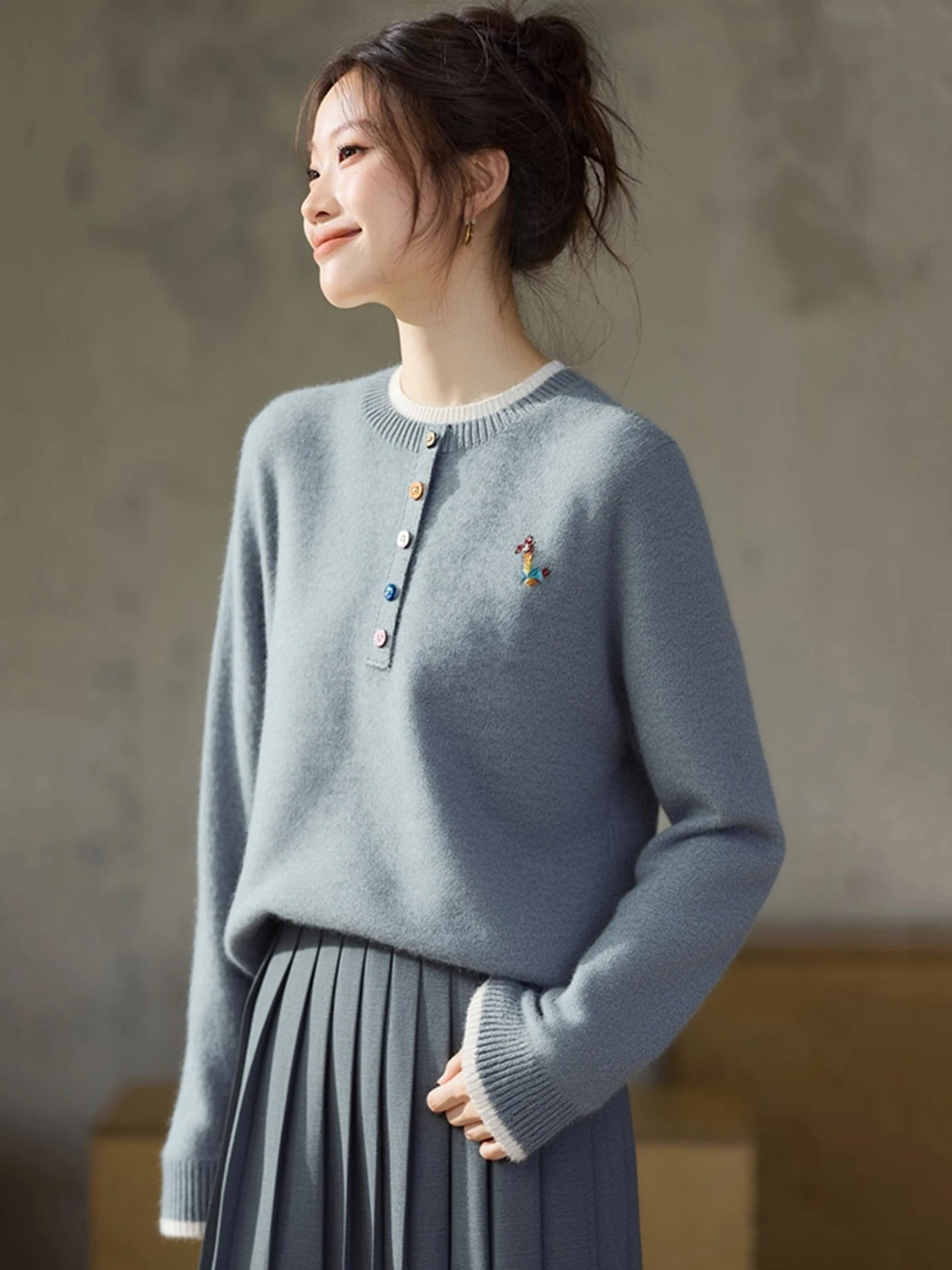 

Ele European Brand Knitted Long Sve round Ne Women's Base irt Autumn Winter Embroidered Top Versatile Camere Swe...