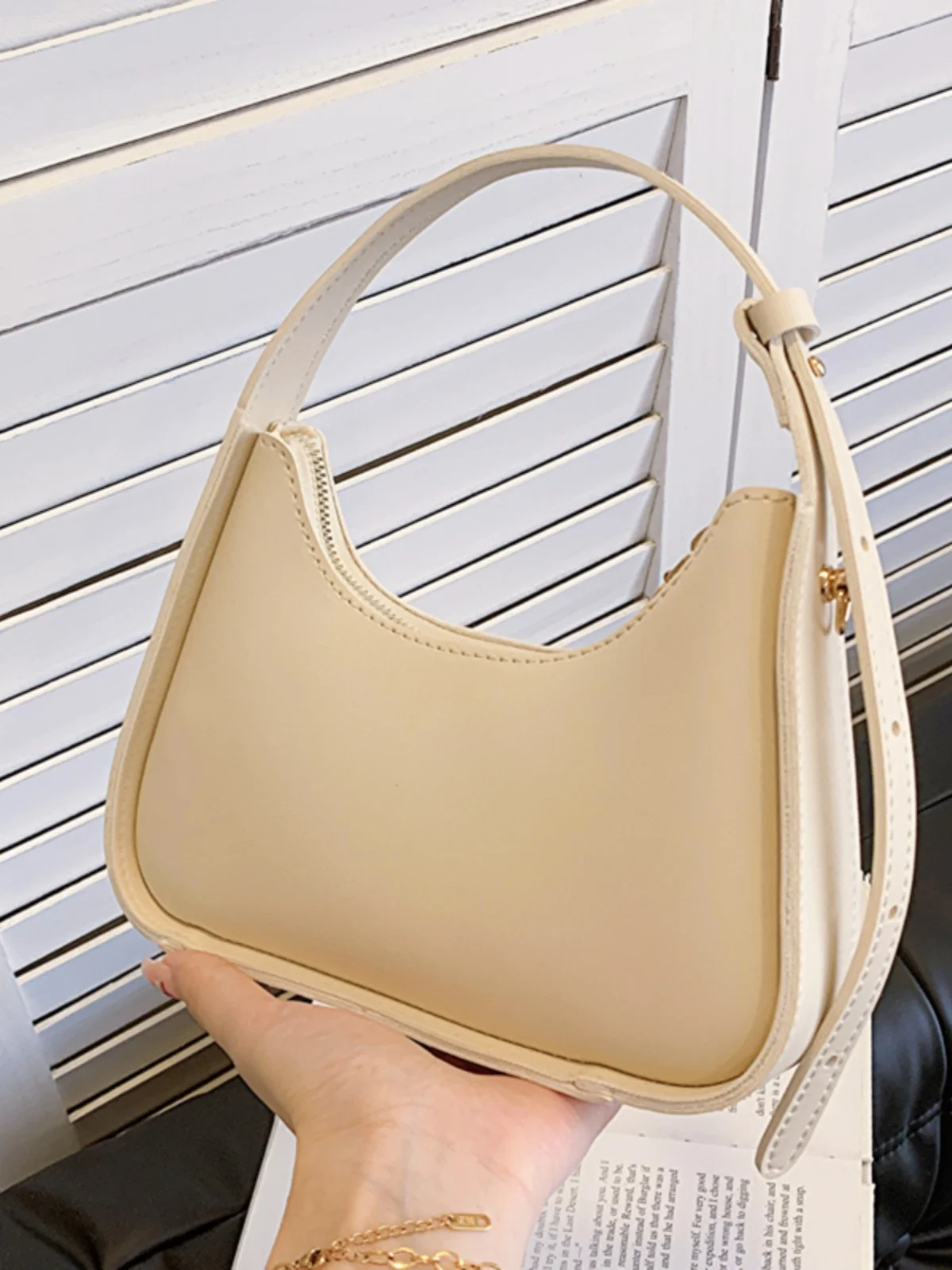 Elegant White Underarm Bag Women's Handbag 2023 New Summer Versatile Shoulder Bag Soft PU Leather Zipper Closure Casual Style