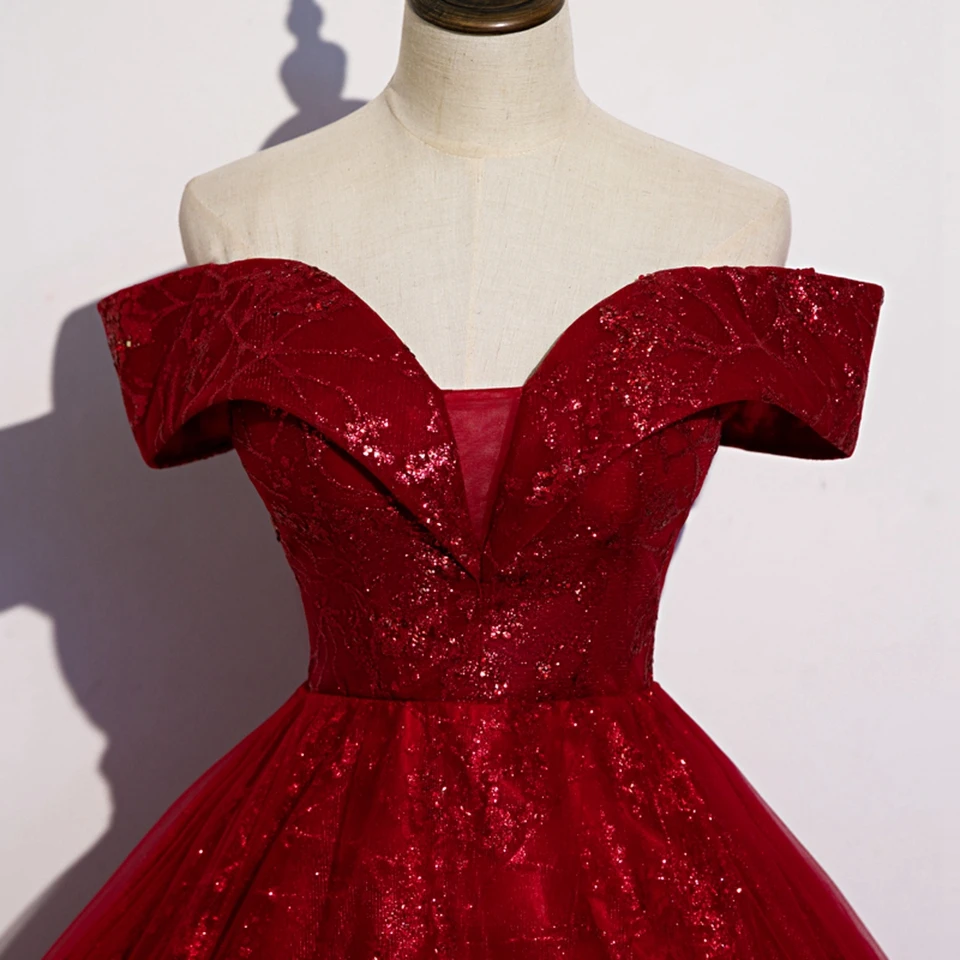 Abiti da ballo rossi con spalle scoperte Elegante abito da ballo con applicazioni in tulle glitterato 2025 Abito da sera con lacci principessa con paillettes per le donne