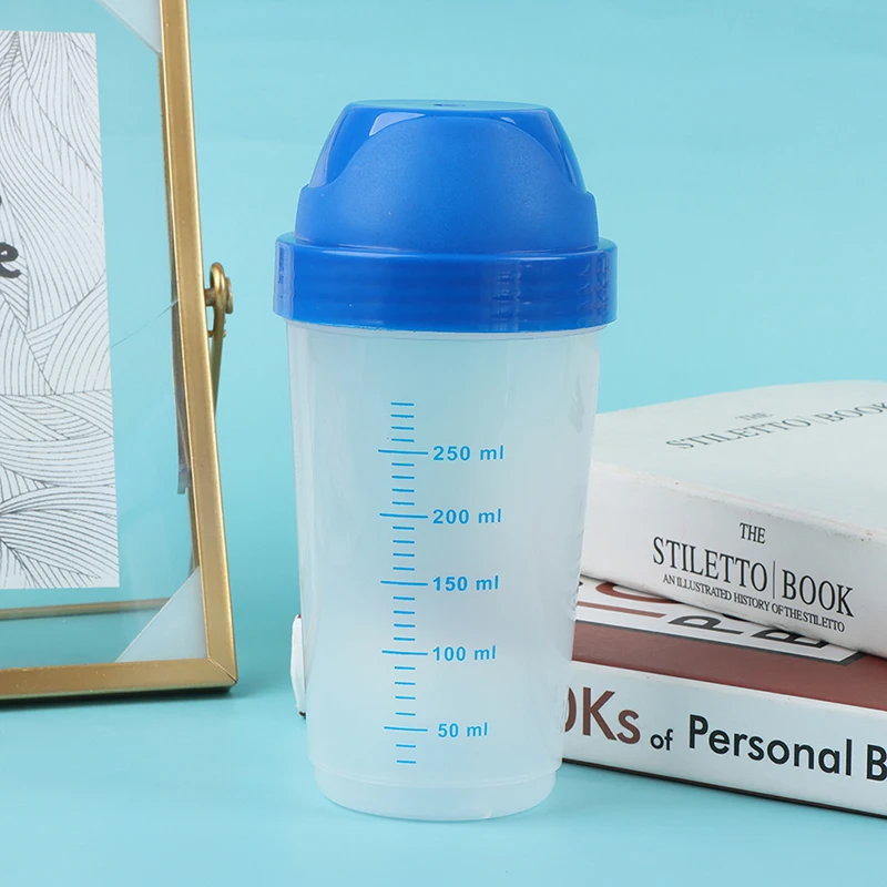 Bottiglia Shaker da 300ml bottiglia di miscelazione in polvere proteica per frappè creativo tazza di agitazione materiale PP nuovo di zecca e di alta qualità 1 pz