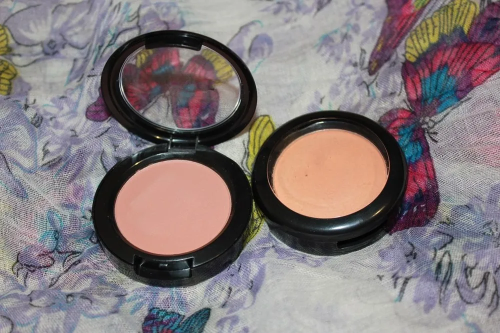 บลัชออนเนื้อแป้งอัดแข็งแบบนุ่ม 3 กรัม