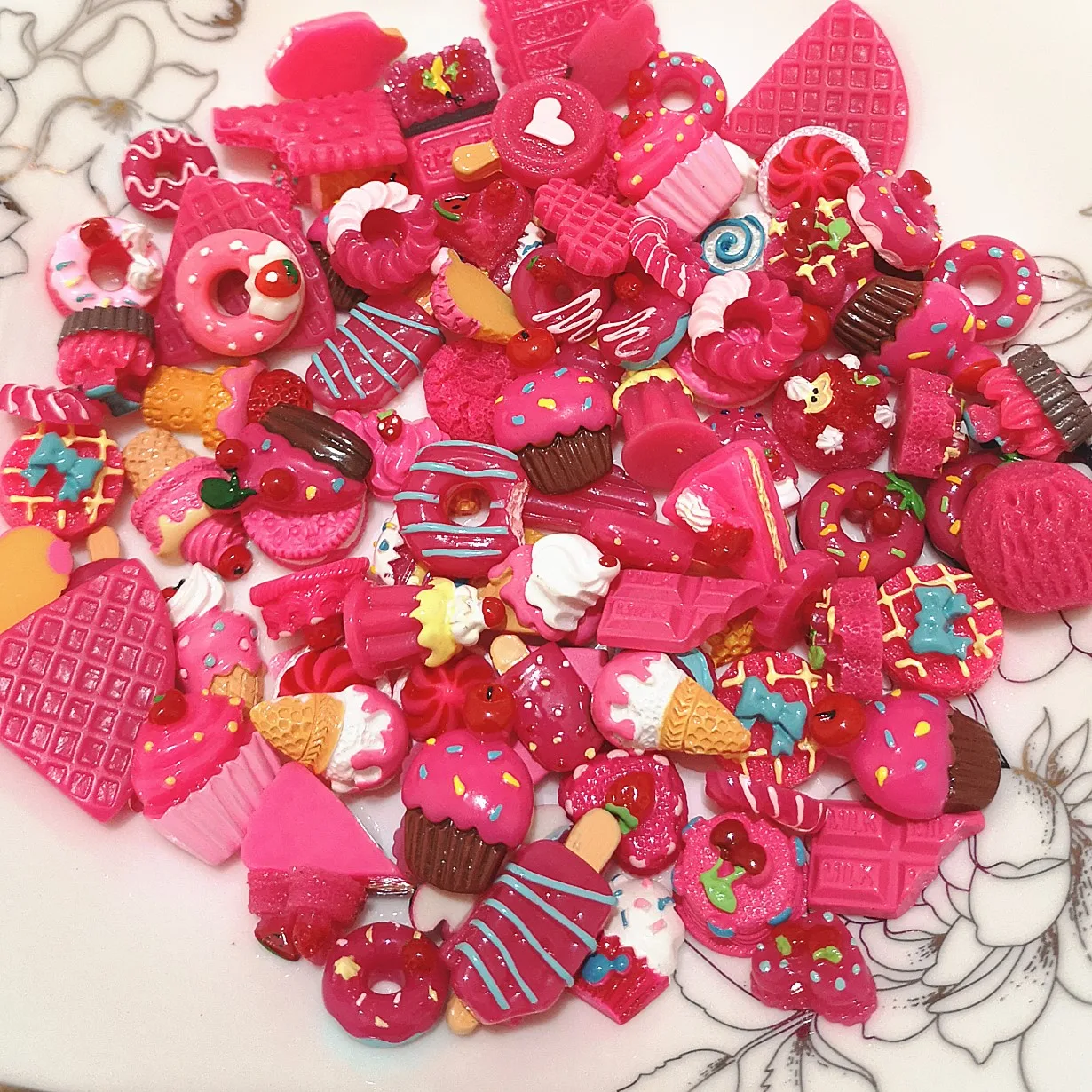 10 Stück Keks Donuts Süßigkeiten Kuchen Harz mit flacher Rückseite Charms Cabochons Mini Figur Puppenhaus Miniatur Handwerk Haarschmuck Mädchen – Detail 4