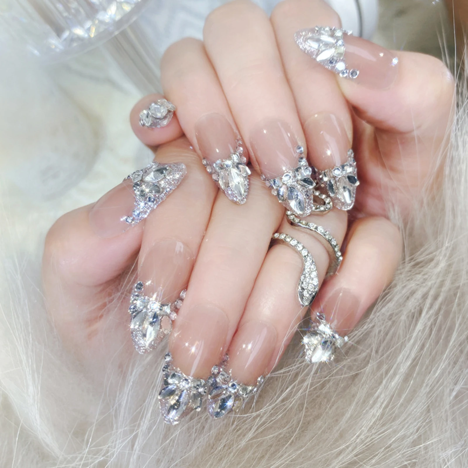 24pcs Press On Nails Fake Nails Bridal Press On Nails Flash Diamond False Nail Tips for Wedding Party Accessories Nail Tips