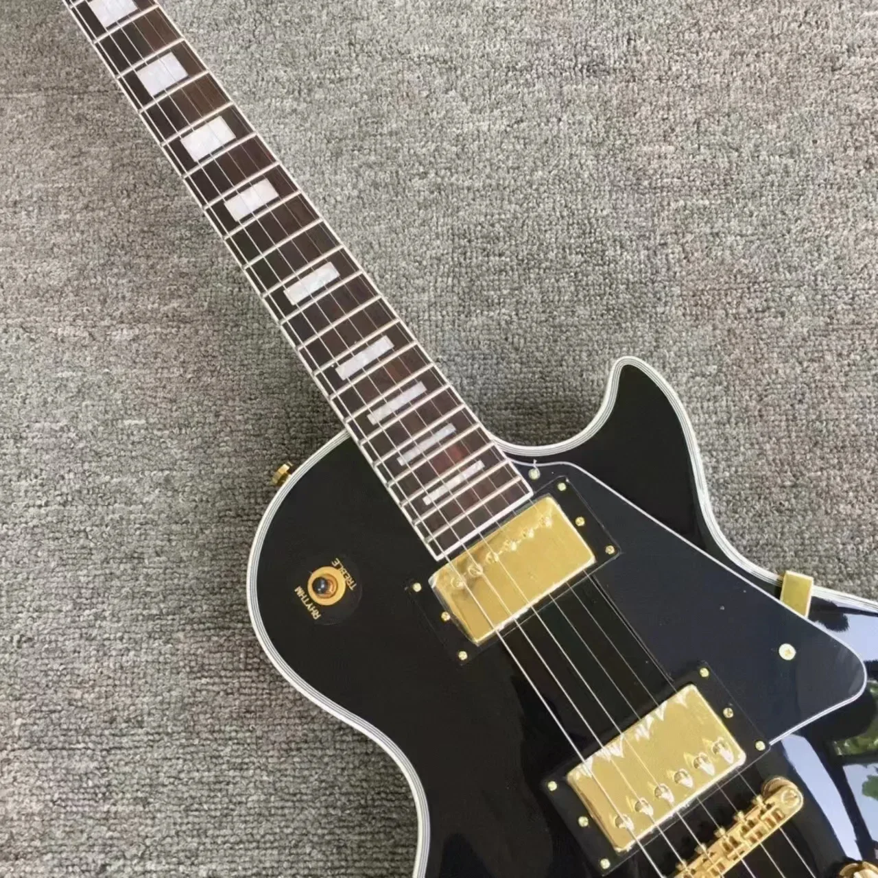 In stock Classic gold accessories electric guitar, black card LP electric guitar