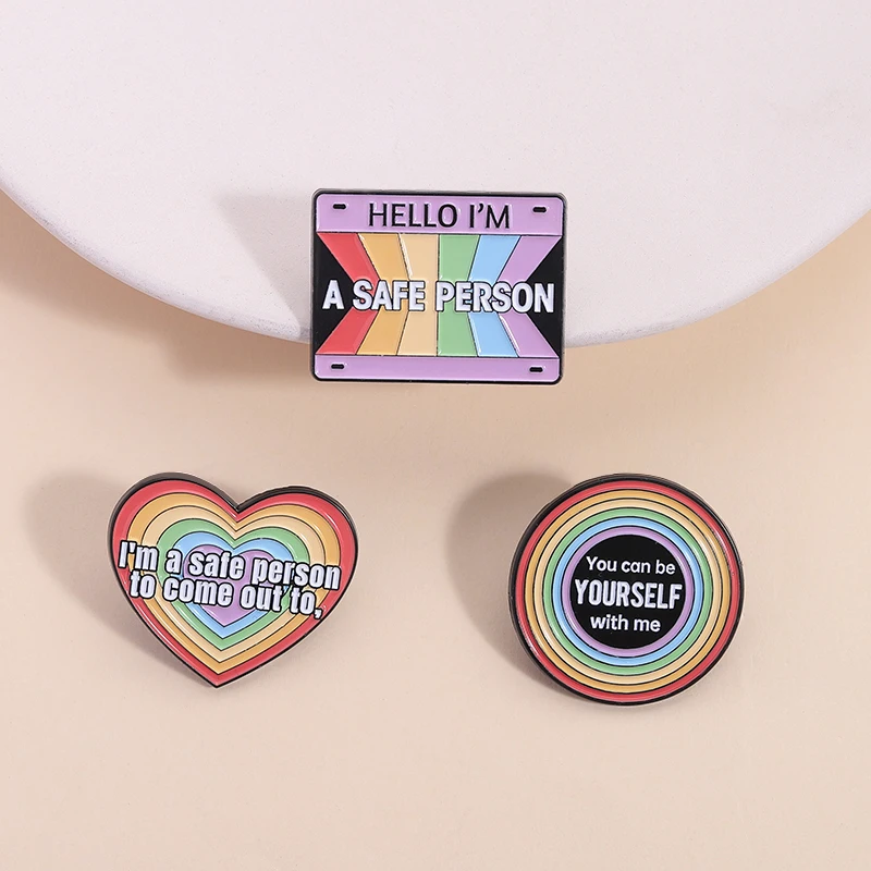 أنت آمن معي المينا دبابيس LGBTQ قوس قزح فخر دبابيس معدنية التلبيب شارات مجوهرات هدية للأصدقاء المثليين مثليه