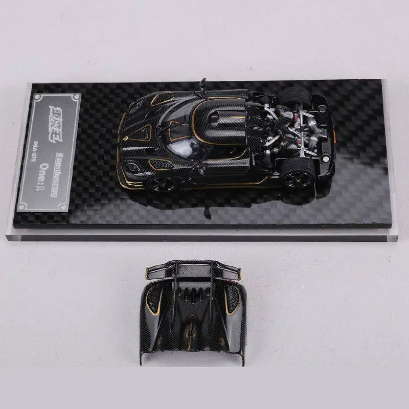 Diecast 1:64 Scale One1 All-carbon Golden Phoenix Painted Alloy Car Model