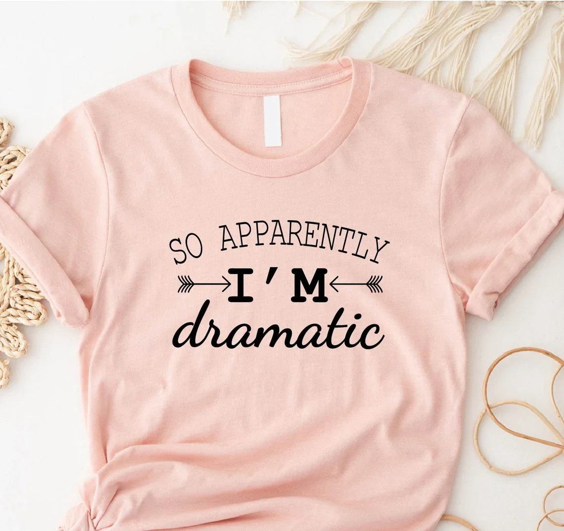 Skuggnas So Apparently I'm Dramatic Slogan Cotton T-shirt Sarcasm Shirts Women's Dramatic t shirt Gift for Friends Casual Tops