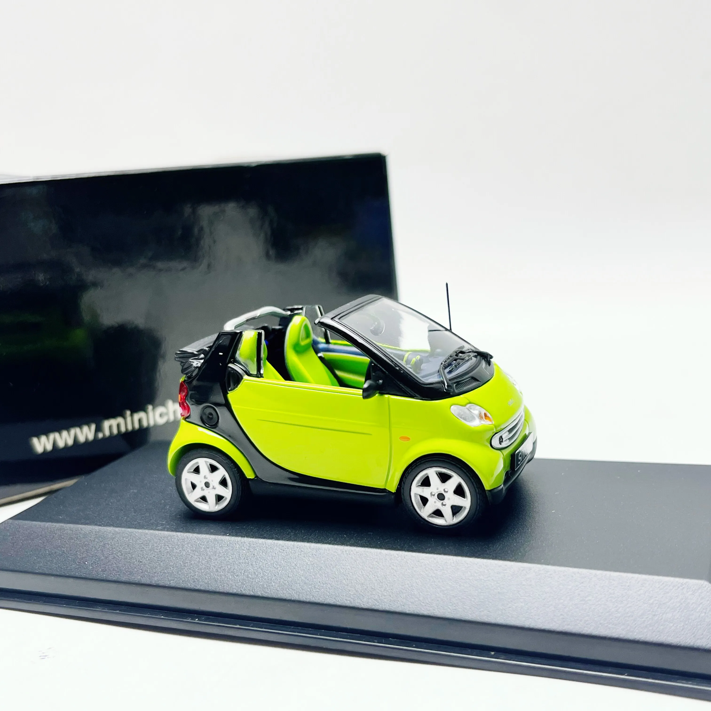 Diecast MINICHAMPS 1/43 Scale BENZ Smart Cabrio Alloy Car Model