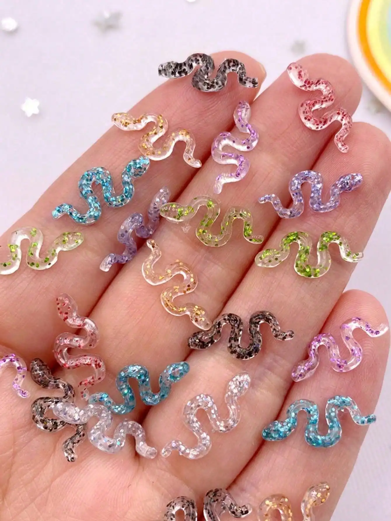 

50Pcs Mini Realistic Snake Models, Colorful Resin Animal Figurine Collectible Toys, DIY Decoration Material Set, Party And Wedding Scene Decoration Ornaments(Mixed Colors)