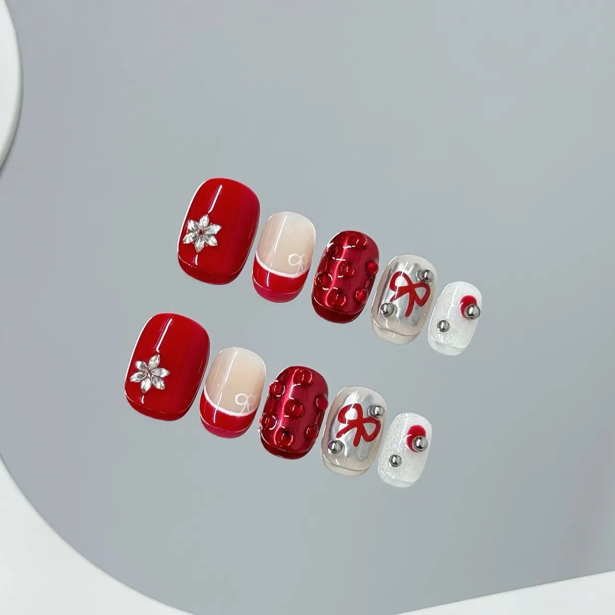

10 шт., короткие французские накладные ногти, рождественские, красные, белые, снежинки, бант, дизайн, ручная работа, милые, милые, накладные ногти, носимые, дизайн ногтей, наконечник
