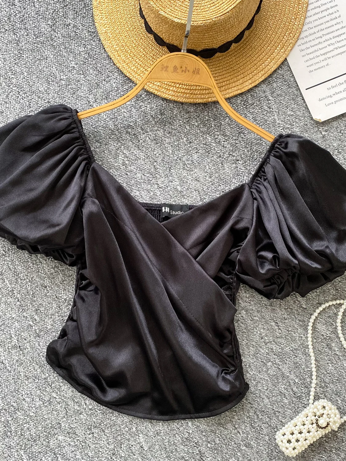 豪華なバブルスリーブクロスネックショートシルクレディースシャツ韓国スタイルルーズフィット夏ファッショナブルなトップス小柄な女の子向け