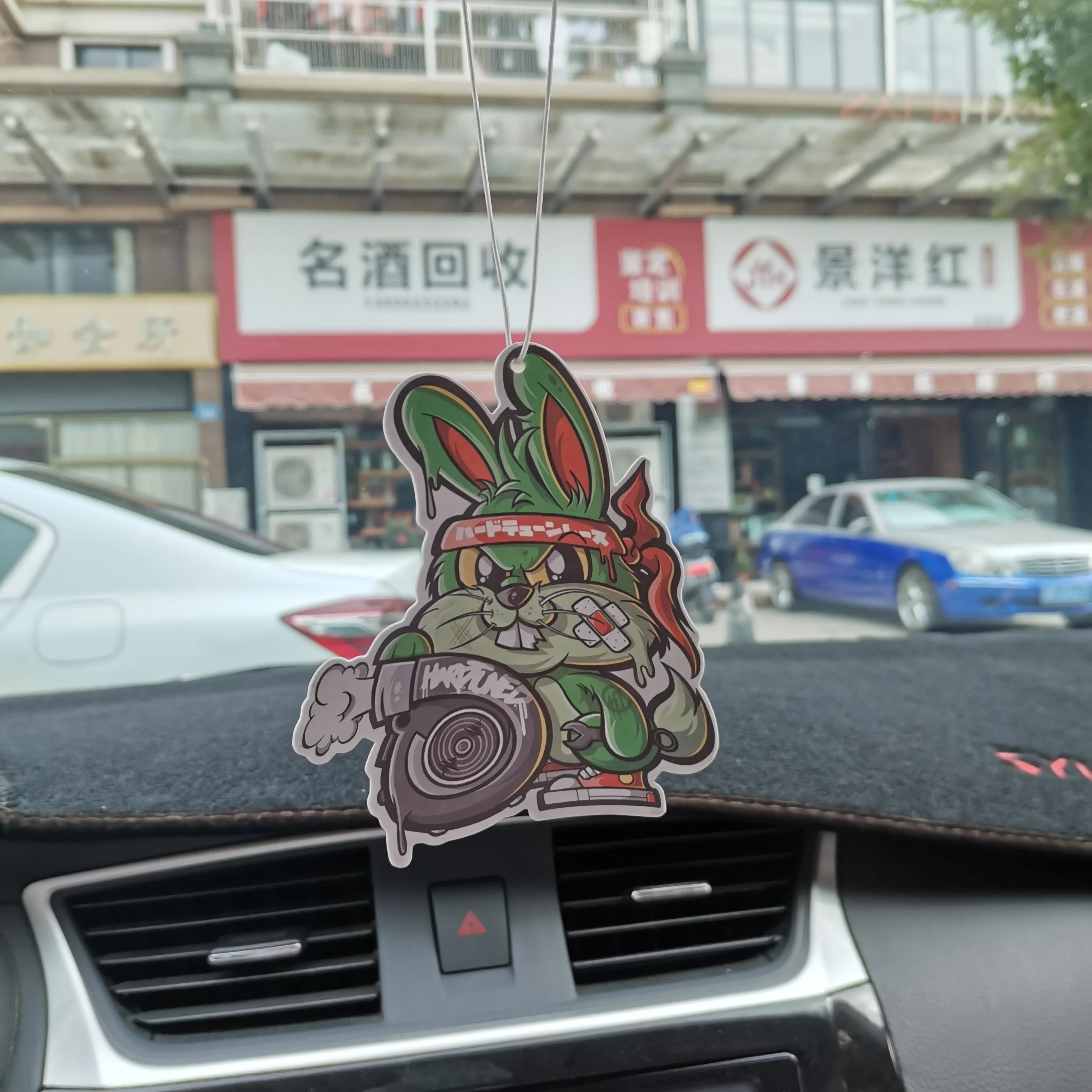 أحدث JDM نمط أداء سيارة مرآة الرؤية الخلفية قلادة معطّر الهواء الصلبة ورقة الديكور سيارة الديكور أنيمي توربو ديكور #3