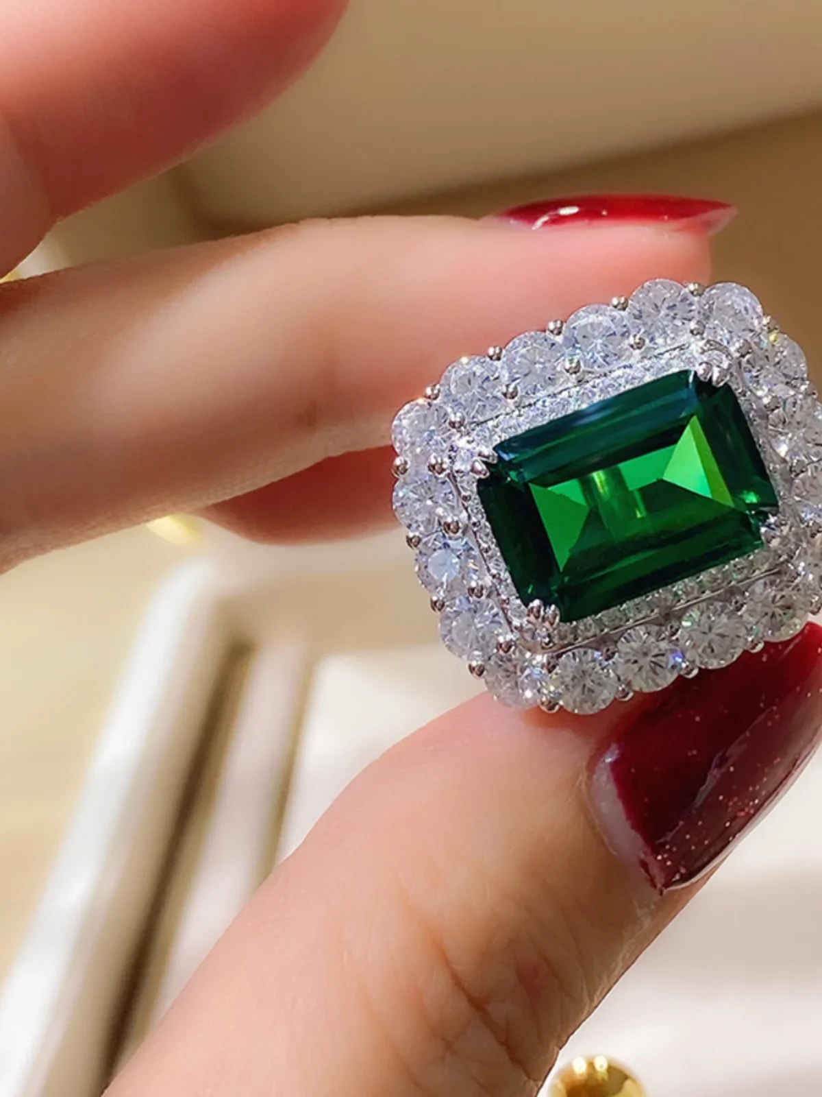 Square Ring 10 Carat High Carbon Diamond Emerald 925 Sterling Silver Ring Exaggerated Large Gemstone Luxury Wedding Jewelry