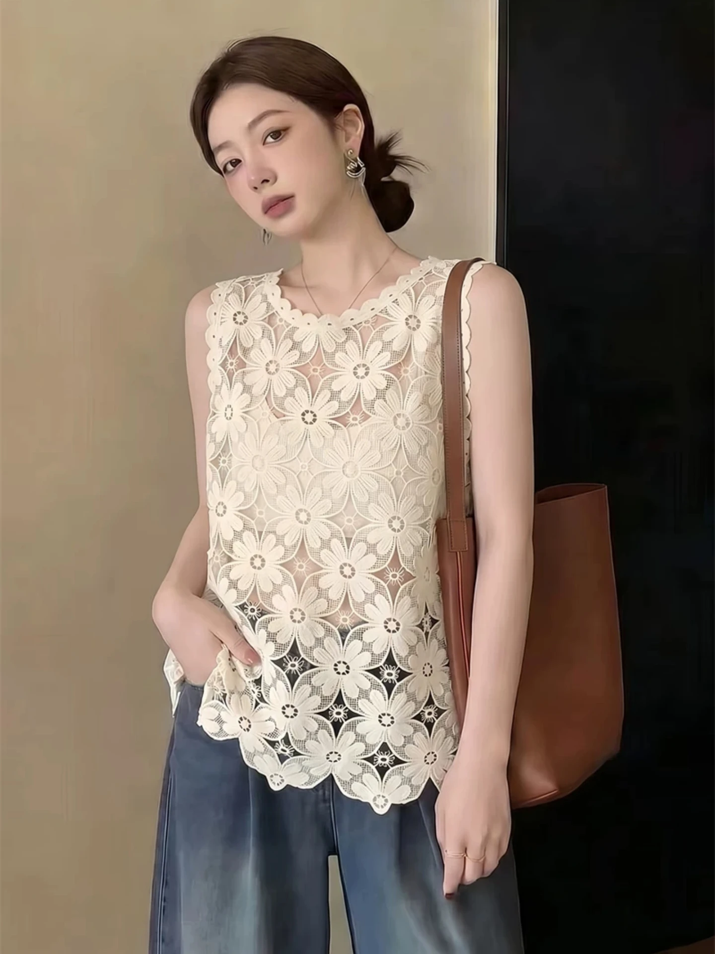 Lace Hollow out Sleeveless Vest Women's Summer 2026 plus Size Fat MM Very Beautiful Top Outerwear Semi-Transparent Cover up