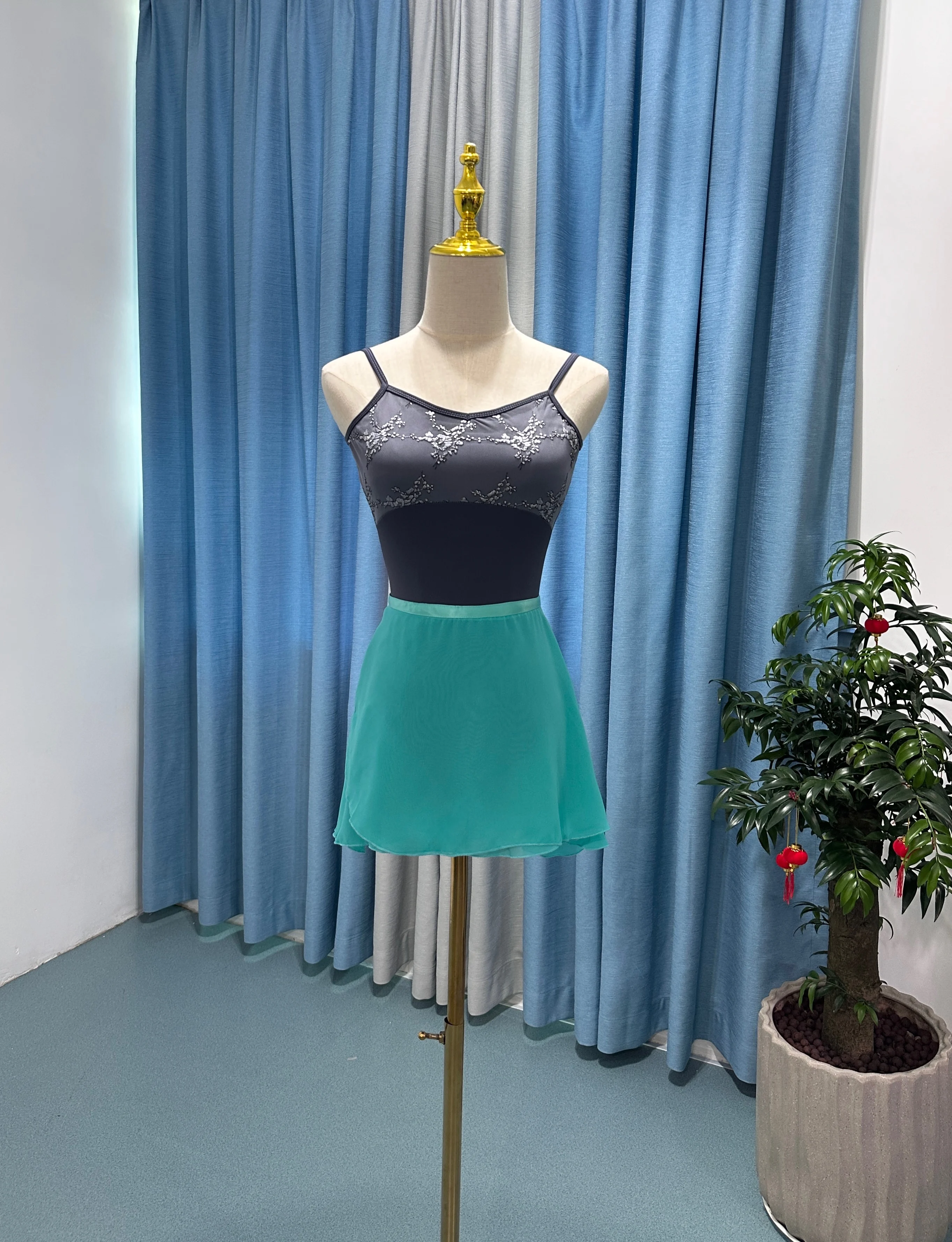 Body per danza classica per adulti nuovo Design senza maniche pratica danza Custome elegante ginnastica tuta da balletto donna