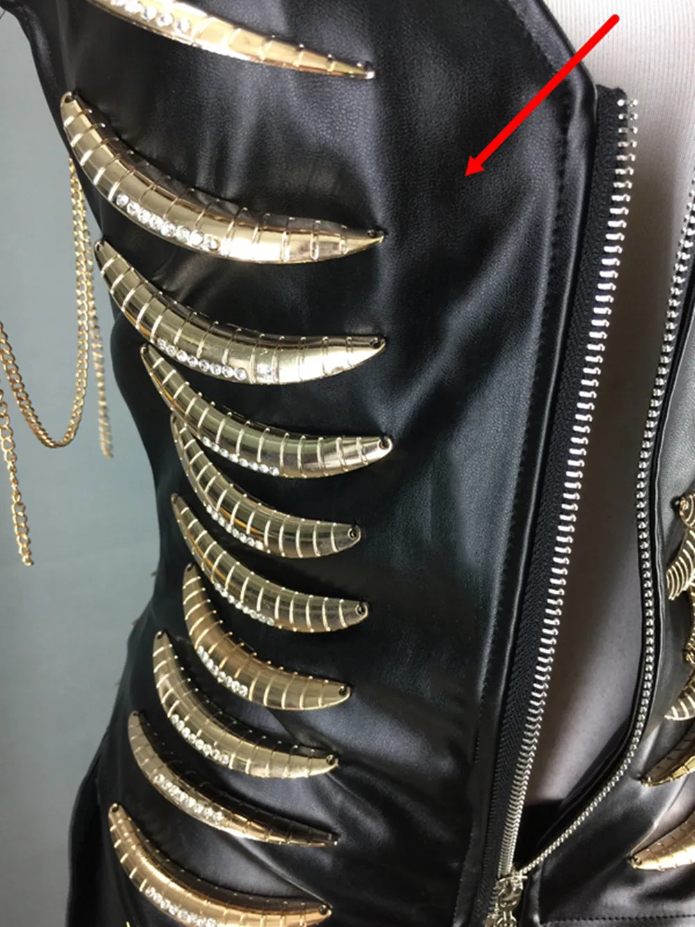 2025 ملهى ليلي Dag Queen زي المرأة سلسلة معدنية سوداء بولي Leather بدلة جلدية أنثى نادي المغني DJ الهذيان الزي حرق رجل زي