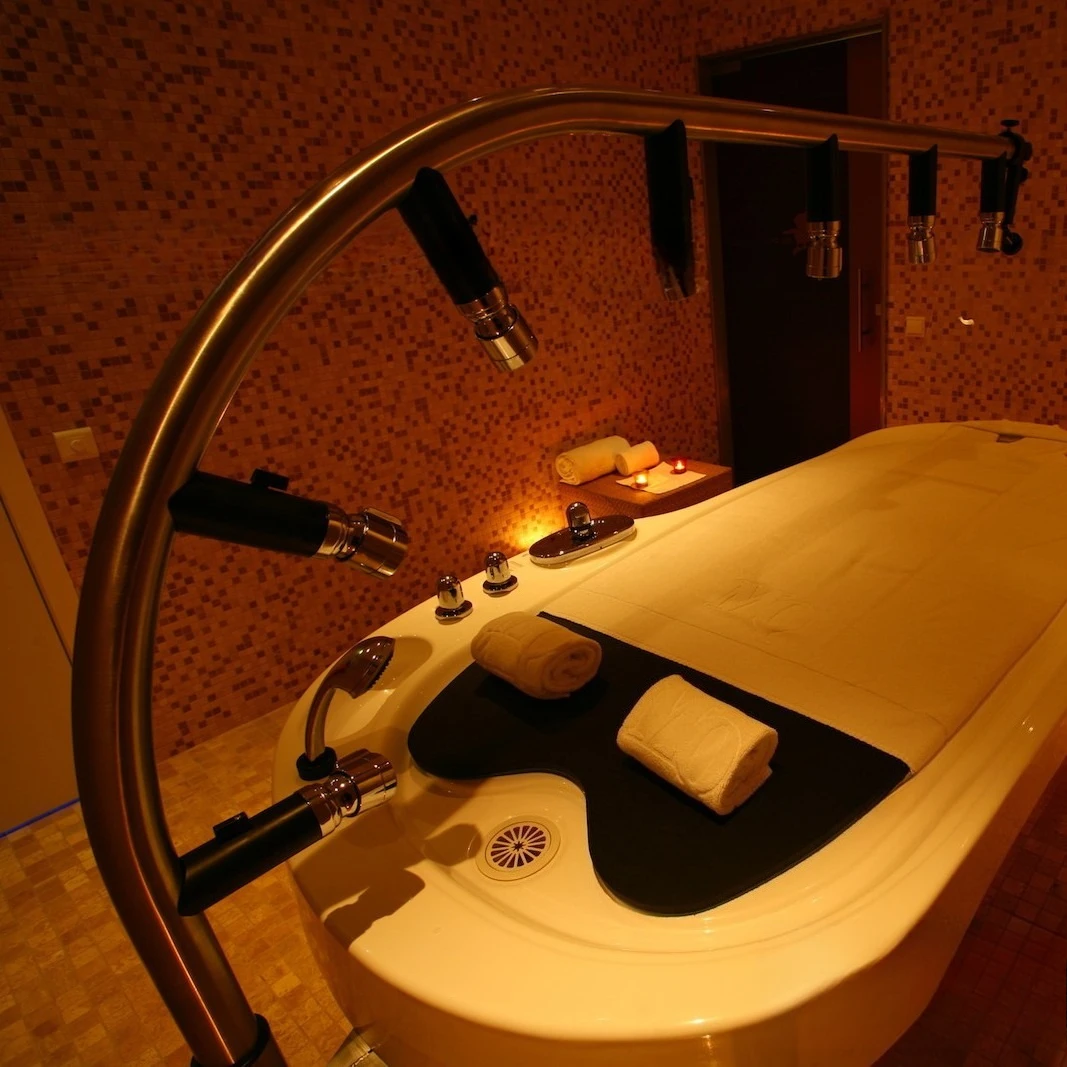 Shower bed Spa bed, full body spa massage treatment bed