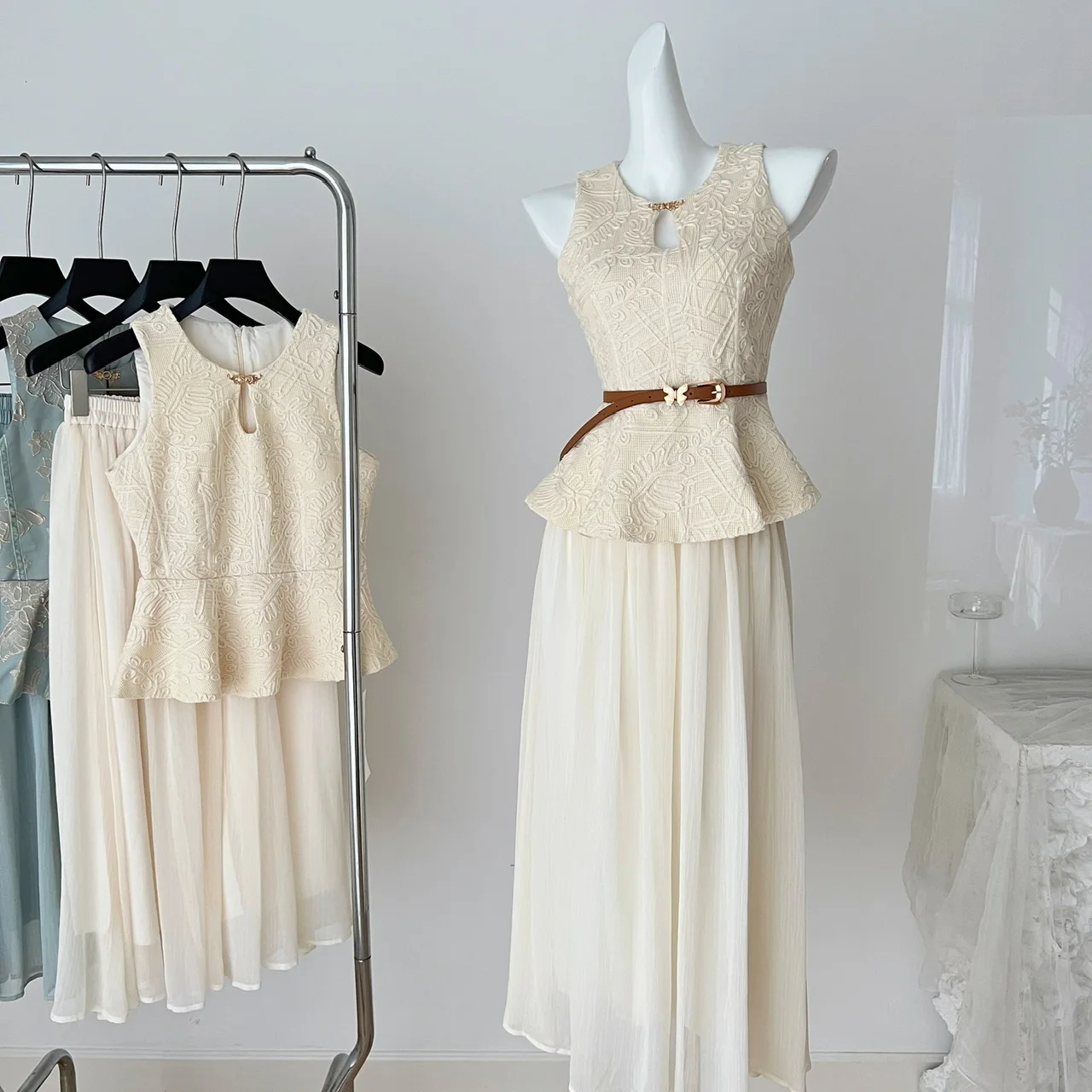 

Clothland женская милая кружевная блузка, юбка, костюм, рубашка с поясом, длинные юбки с эластичной резинкой на талии, модный комплект из двух предметов Mujer TA593