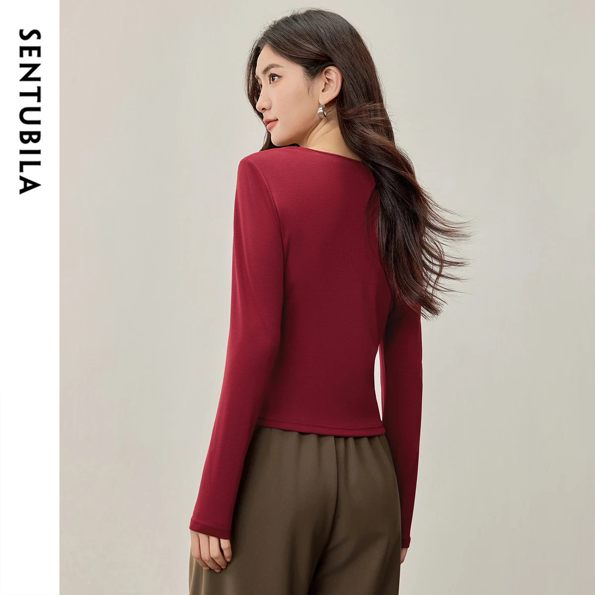 SENTUBILA Knitted T-shirt Women's Autumn Simple Double-Layer Fake Two-piece V-neck Long-sleeved Contrasting Color Top 161TD6504X