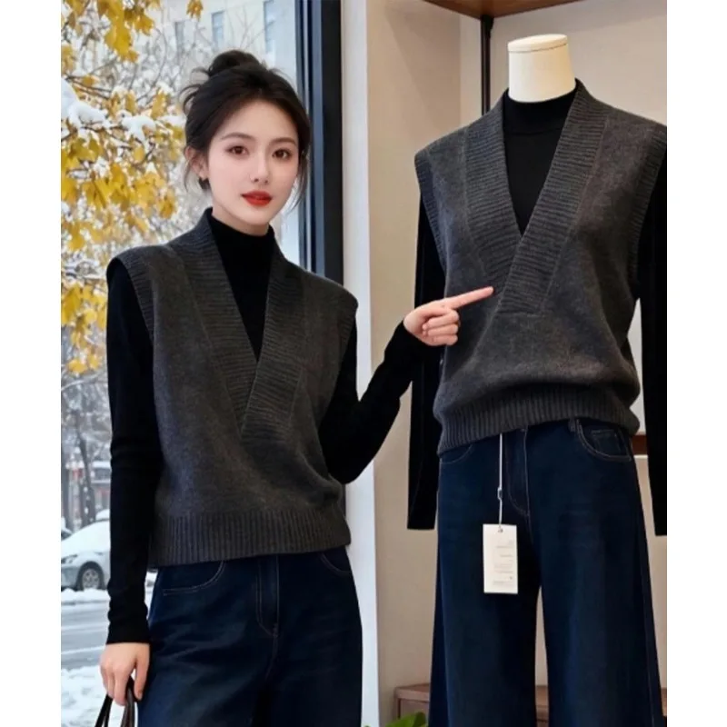 

2026 Spring New Knitted Vest Fashion V-neck Loose and Thin Lazy Style Women's Bottoming Shirt Commuter Top