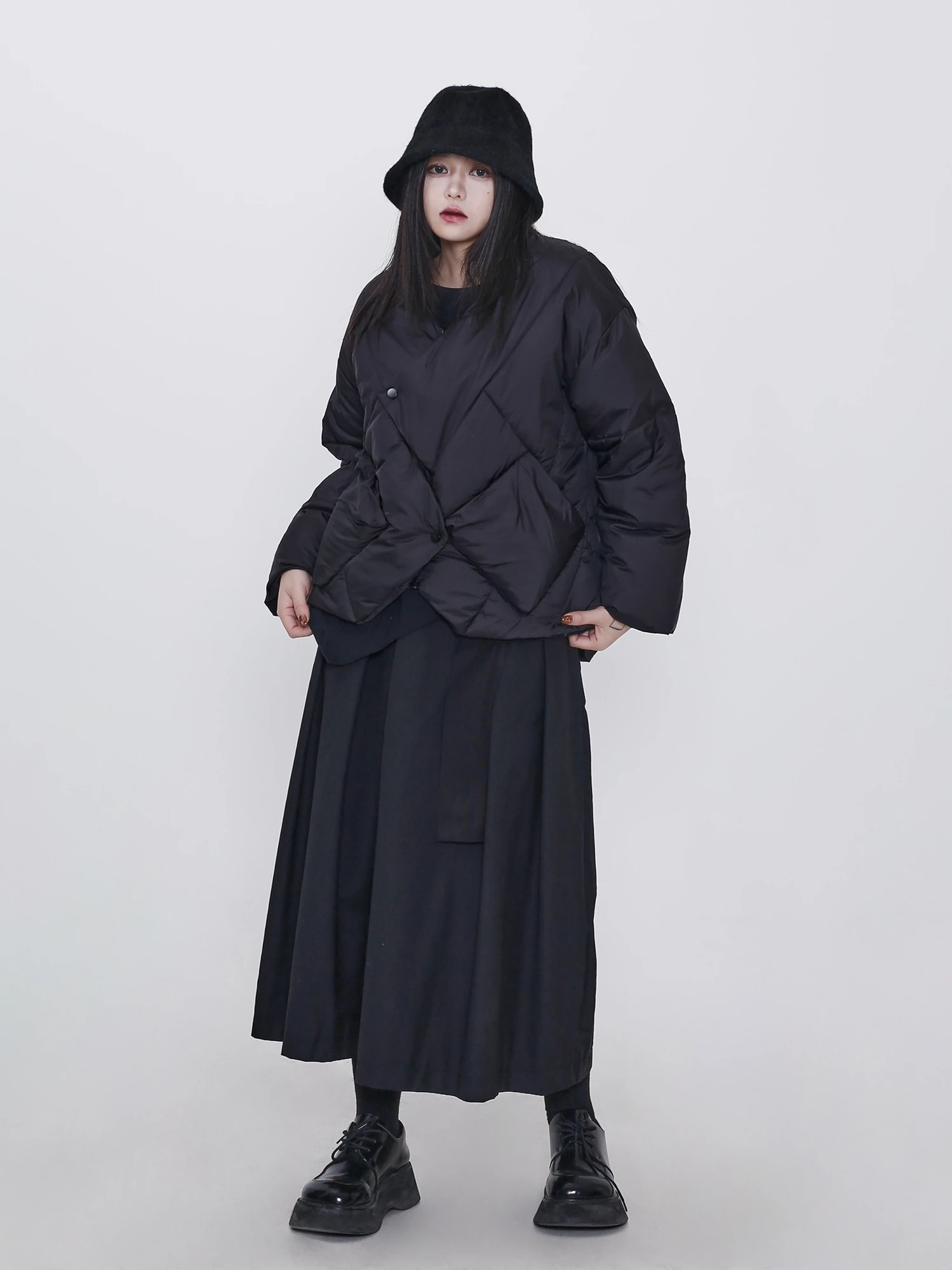 

Warm Thickened down Jacket V-Neck Loosely Designed Chinese Style Small Audience 2024 Winter New Arrival Women's Coat