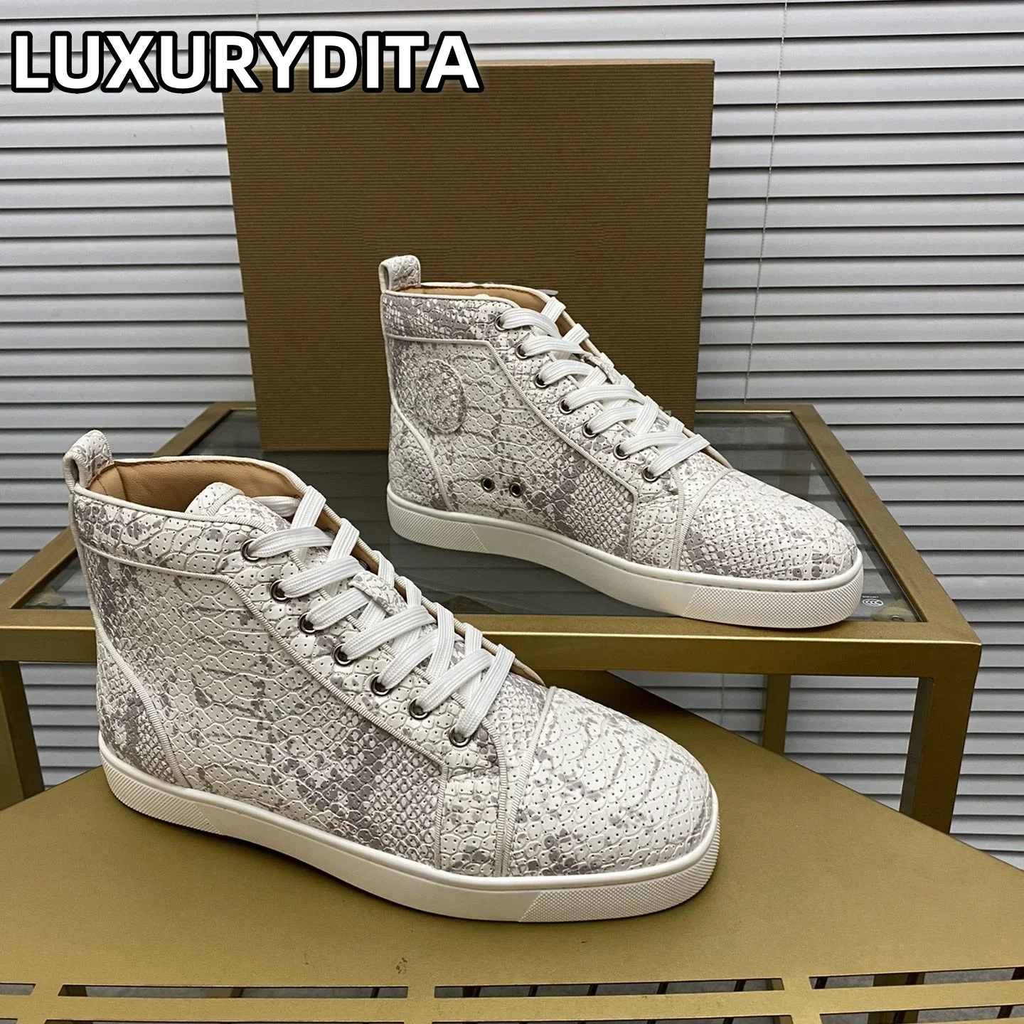 

Top Quality Womens Trendy Casual Tennis Shoes Luxury Mens Real Leather Sneakers 35-48 Designr Rivet Red Sole Lovers Shoes M0019