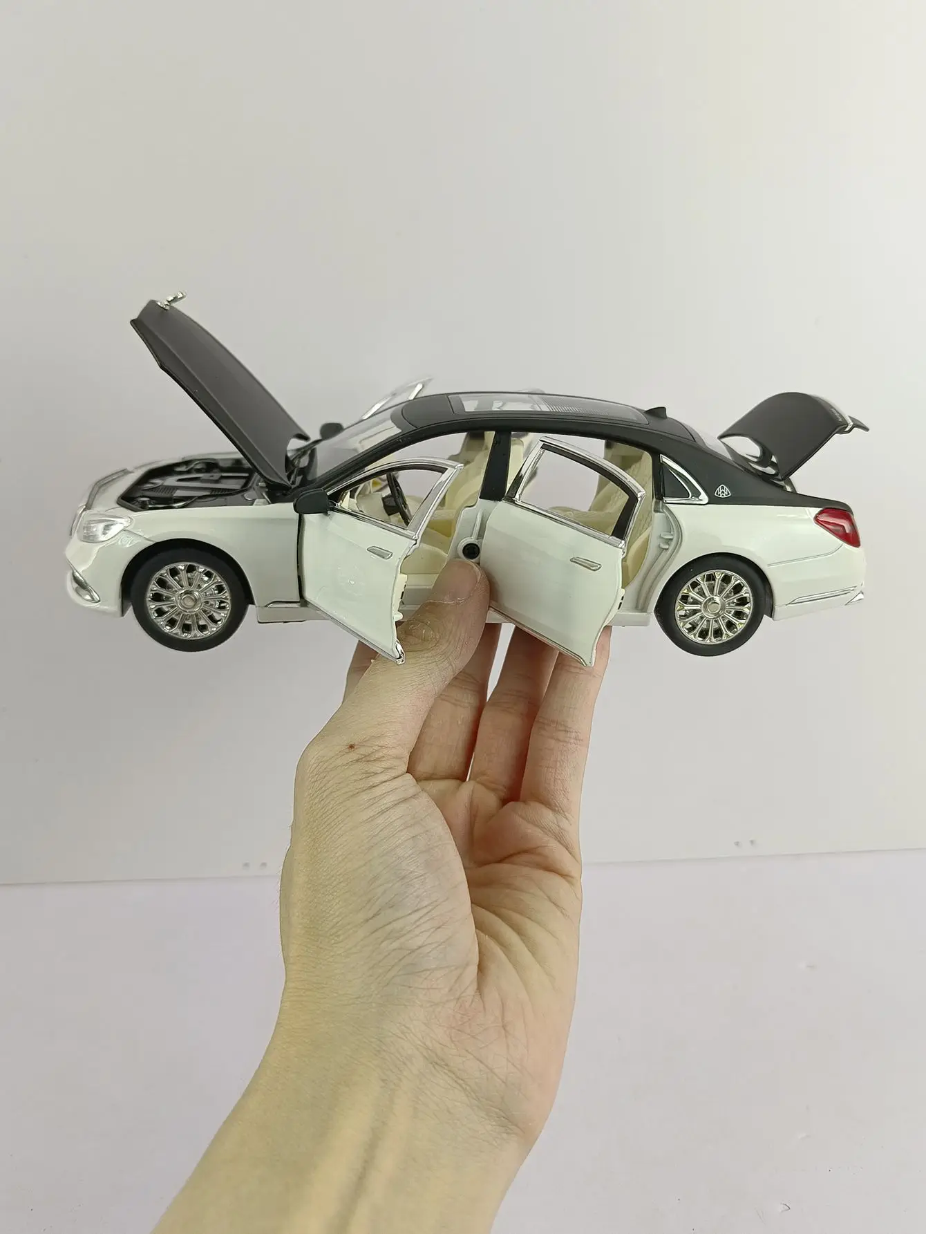 1:24 Mercedes Benz Maybach S600 zurückziehen Simulation Sound Licht Druckguss Modell auto Spielzeug Sammlung Kinder Geschenke