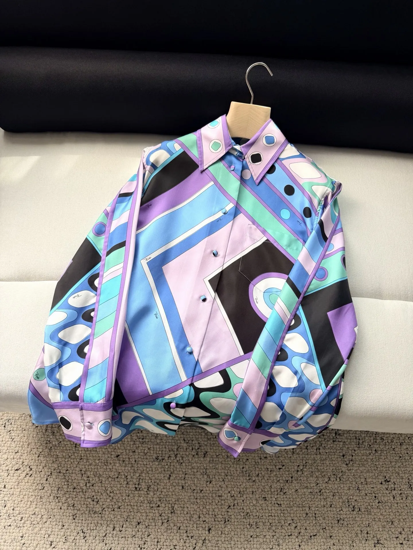 

New fashionable French retro niche pop art geometric print shirt lazy style vacation fashion long sleeved top for women