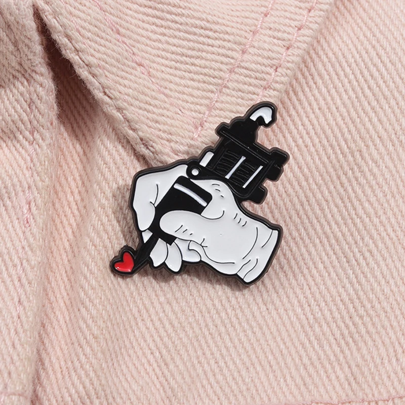 Love Heart Tattoo Machine Enamel Pin Creative Tattoo Artist Brooch Lapel Backpack Badge Jewelry Accessories Gift for Friends ﻿