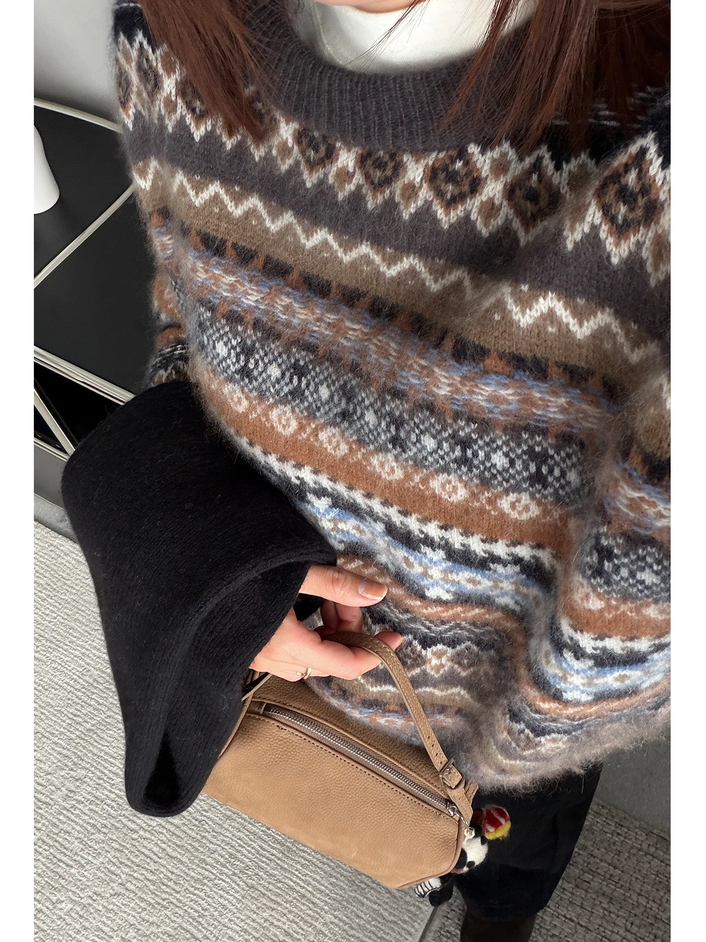 Ladies Casual Sle Knitted Woolen Sweater Soft Camere Loose Fit Faionable Slimming Autumn Winter New Arrival Tassel Detail