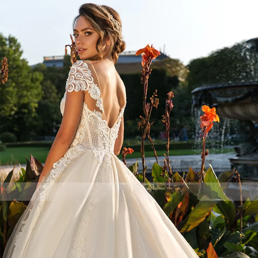 تخصيص خط الدانتيل فساتين الزفاف زين كم قصير عارية الذراعين فستان العروس قطار الكاتدرائية ثوب الزفاف زائد الحجم