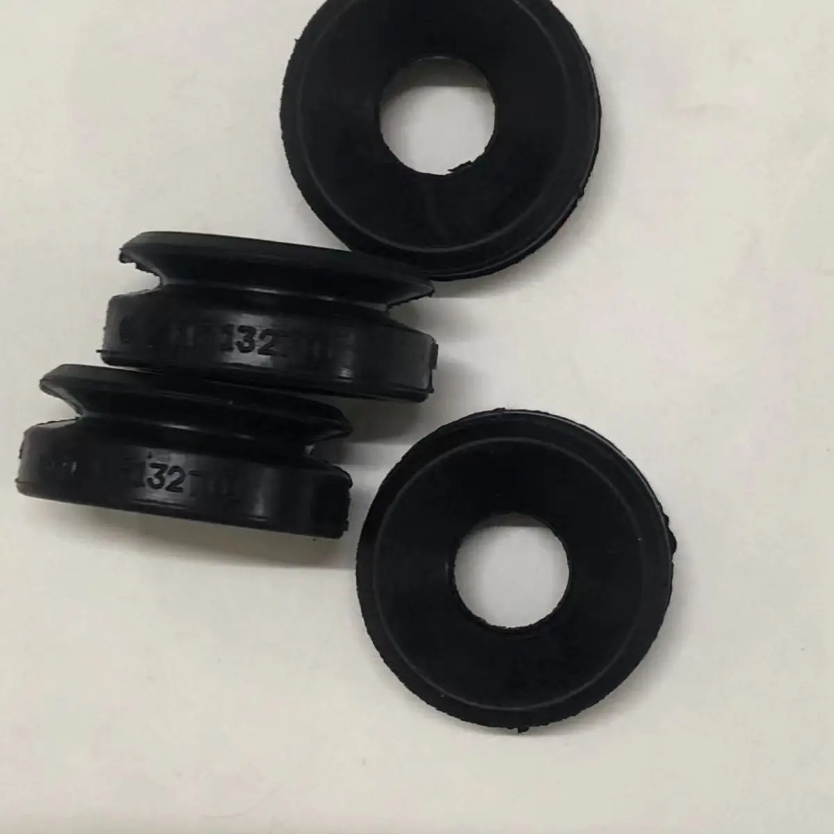 2910A066 High quality Suspension bushing Front Upper Frame Bushings for Mitsubishi Delica 1994-2004 2910A065