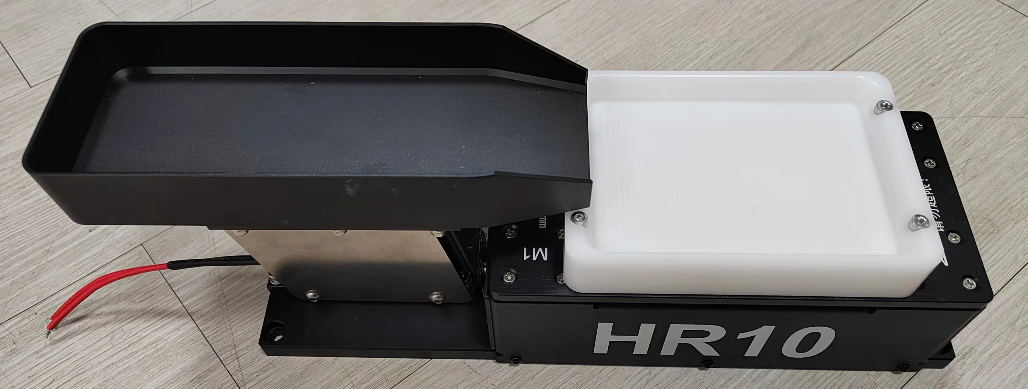 

HR10X flexible vibration plate with integrated silo