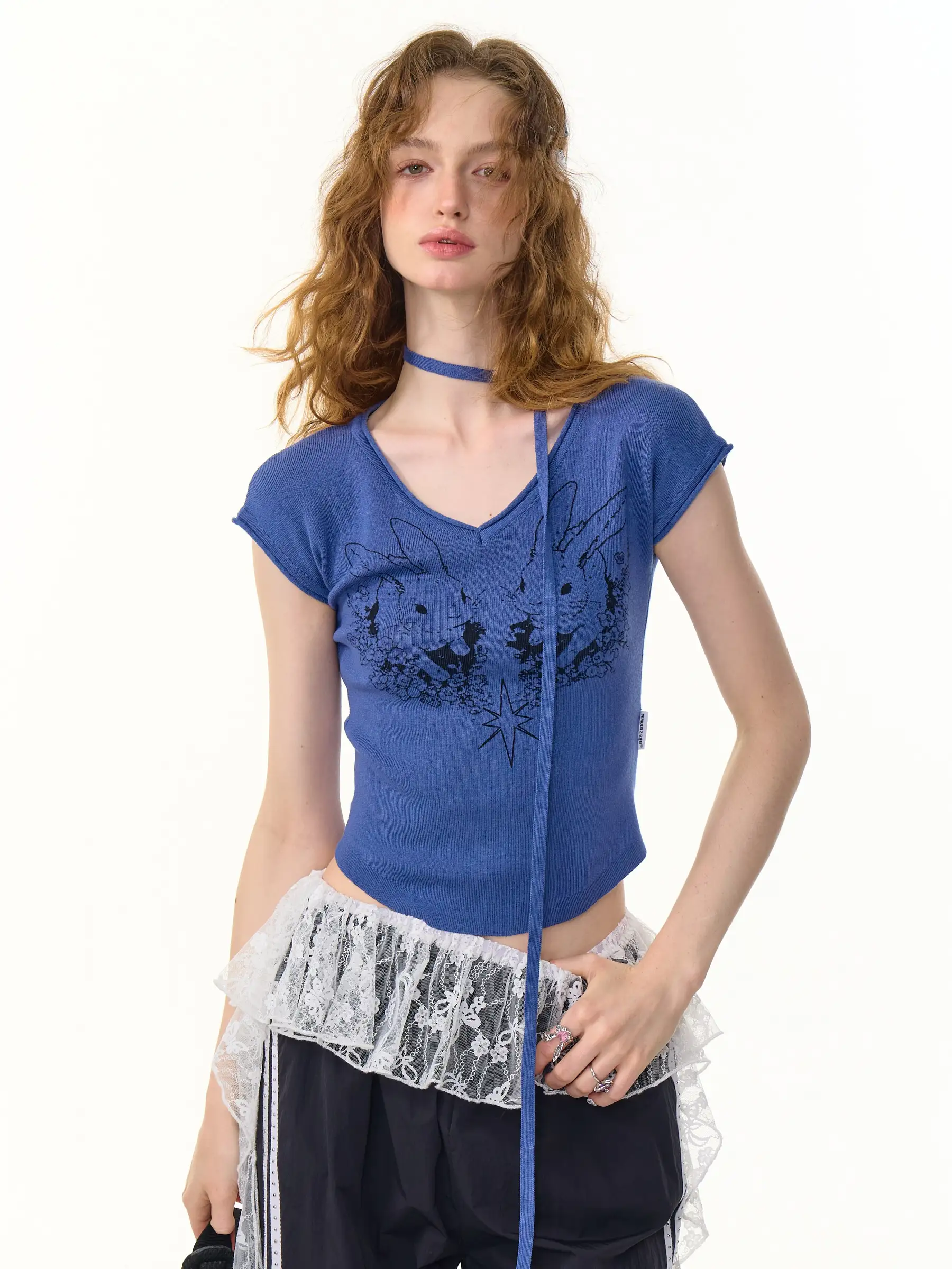 

Женская футболка ZiziFei в американском ретро-стиле с принтом кролика, приталенная, с коротким рукавом, V-образным вырезом, повседневная, с креативным узором и низкой талией