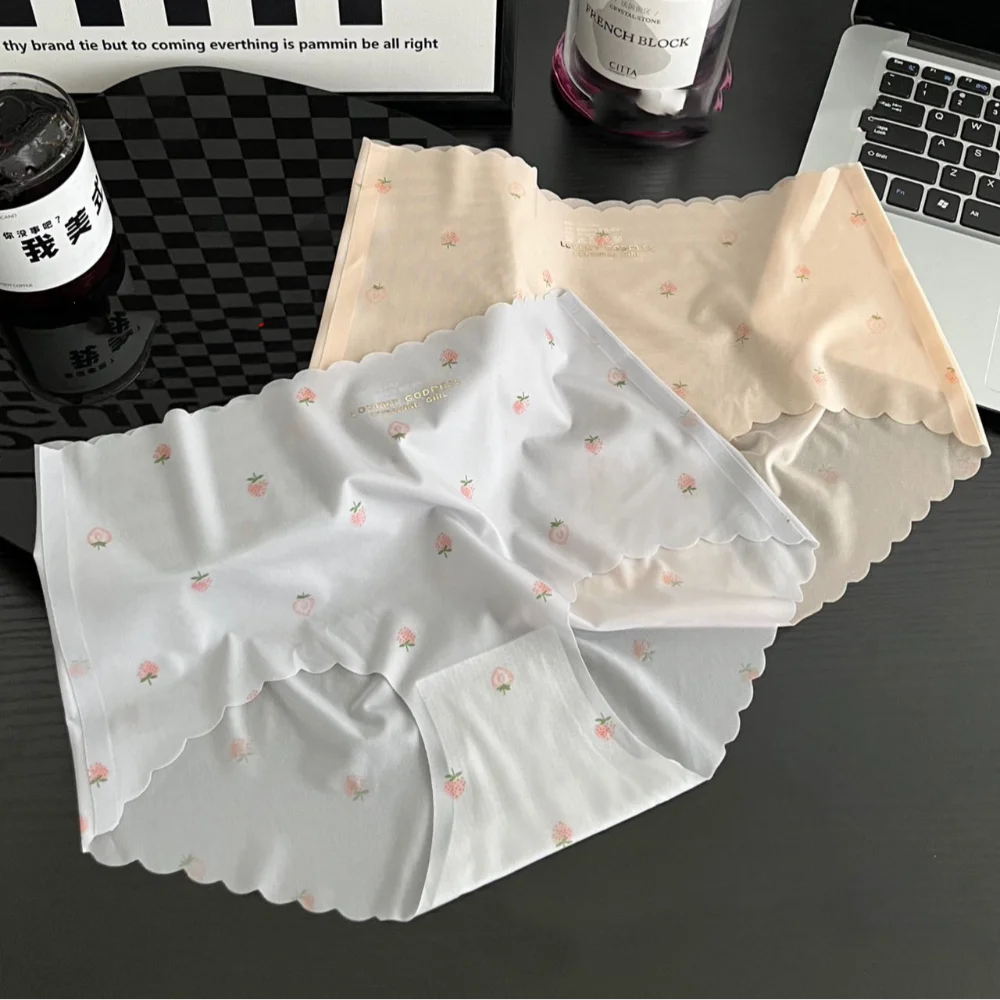 Strawberry Print Ice Silk Seamless Underwear Low-Waisted Quick-drying 3D Peach Hip Briefs Women Ultra-thin Traceless Panties
